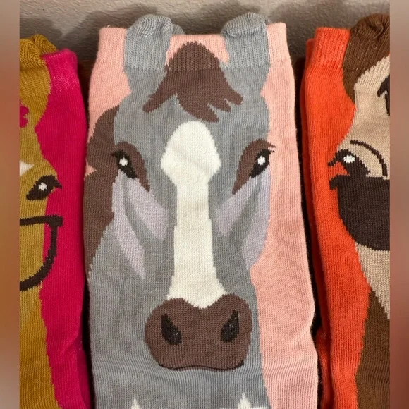 NEW 5 pairs horse print colorful crew socks women’s size 6-9.5 stocking stuffer - Picture 13 of 16
